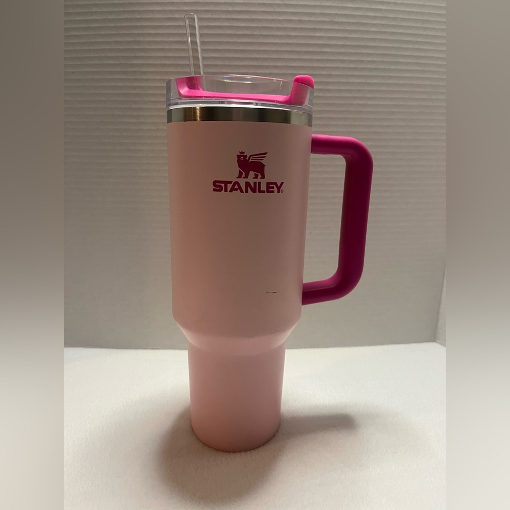 Flamingo Pink Stanley Quencher H2.0 Flowstate 40 oz Tumbler